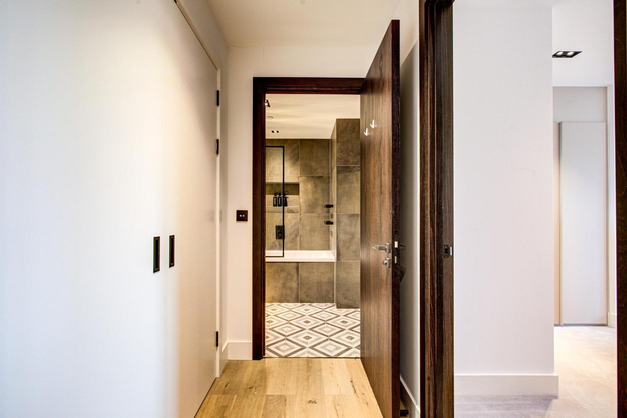 Apes Tower By Artsy Appartement